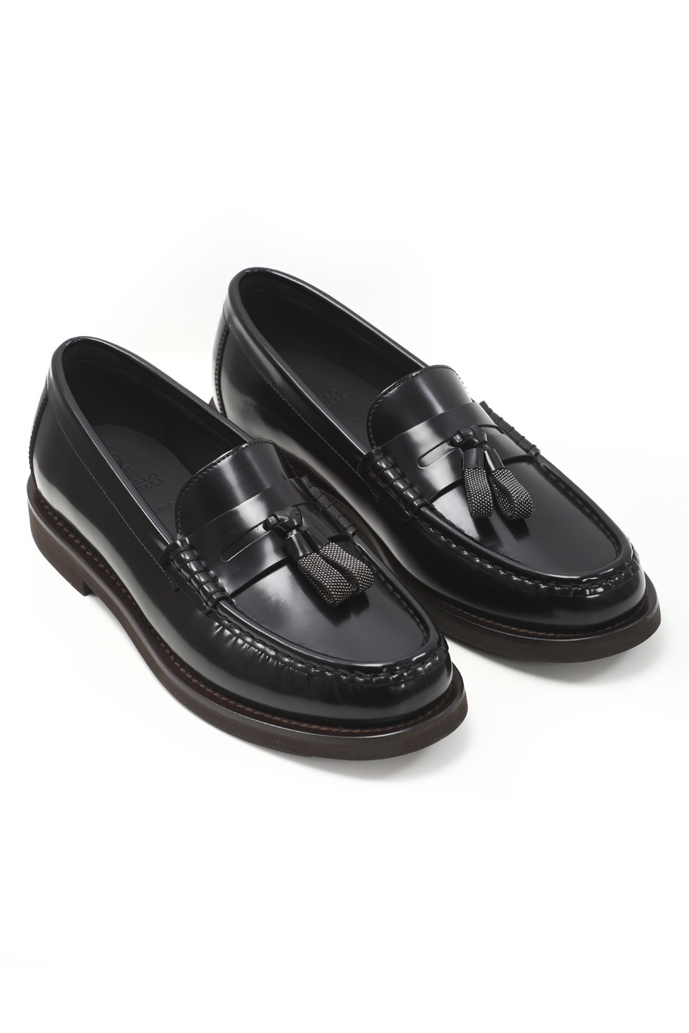 shop BRUNELLO CUCINELLI Saldi Mocassino: Brunello Cucinelli "Penny" loafer in vitello Minimal con Shiny Tassels.
Fodera in pelle.
Suola in micro leggero.
Decorazione in monile Nickel-free.
Composizione: 100% PELLE DI VITELLO.
Made in Italy.. MZVNG2739-C101 number 2822400